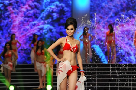 Xem lại phần trình diễn bikini của thí sinh Hoa hậu Việt Nam - 13 Phan Anh