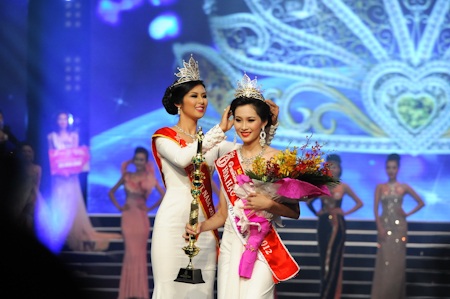 Xem lại phần trình diễn bikini của thí sinh Hoa hậu Việt Nam - 19 Phan Anh
