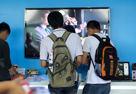 Khai mạc Triển lãm công nghệ VCW 2012 - 3 Các gian hàng đều trưng bày các sản phẩm mới nhất.