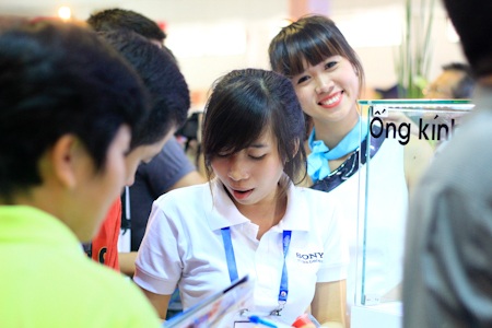 Người đẹp khoe dáng tại triển lãm công nghệ VCW 17 - 7 Người đẹp khoe sắc tại Triển lãm công nghệ VCW 17