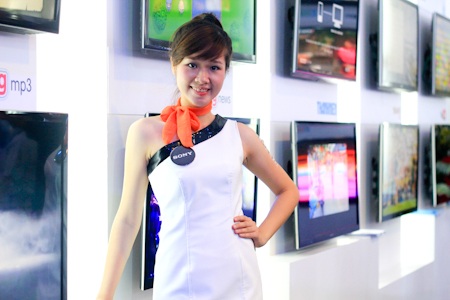 Người đẹp khoe dáng tại triển lãm công nghệ VCW 17 - 8 Người đẹp khoe sắc tại Triển lãm công nghệ VCW 17