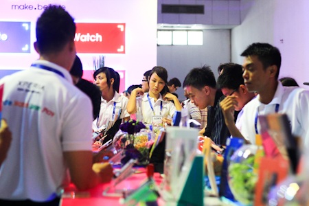 Người đẹp khoe dáng tại triển lãm công nghệ VCW 17 - 9 Người đẹp khoe sắc tại Triển lãm công nghệ VCW 17