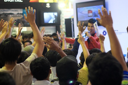 Khai mạc Triển lãm công nghệ VCW 2012 - 8 Triển lãm vẫn không thiếu những trò chơi trúng thưởng quen thuộc.