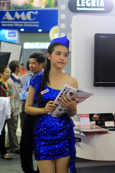 Người đẹp khoe dáng tại triển lãm công nghệ VCW 17 - 1 Người đẹp khoe dáng tại triển lãm công nghệ VCW 17