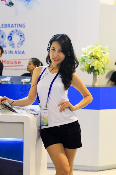 Người đẹp khoe dáng tại triển lãm công nghệ VCW 17 - 3 Người đẹp khoe sắc tại Triển lãm công nghệ VCW 17