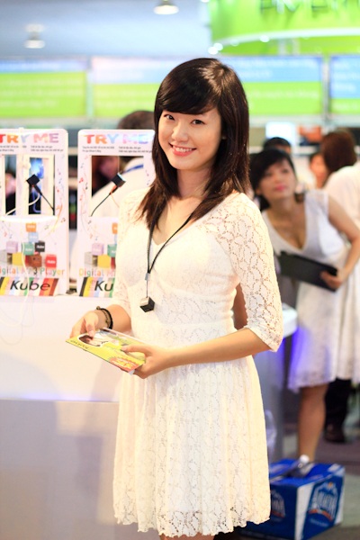 Người đẹp khoe dáng tại triển lãm công nghệ VCW 17 - 4 Người đẹp khoe sắc tại Triển lãm công nghệ VCW 17