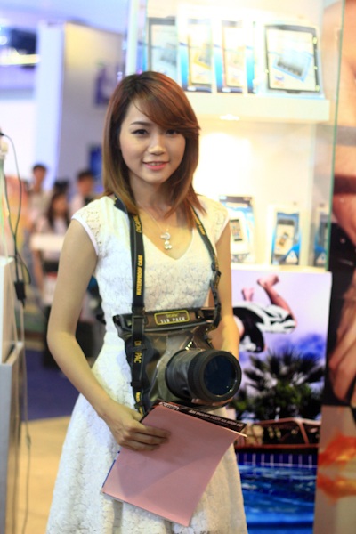 Người đẹp khoe dáng tại triển lãm công nghệ VCW 17 - 5 Người đẹp khoe sắc tại Triển lãm công nghệ VCW 17