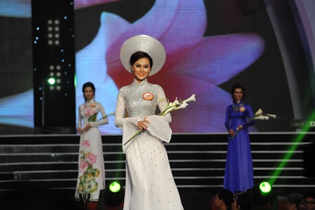Thí sinh Hoa hậu Việt Nam duyên dáng trong tà áo dài - 12 Bình Yên