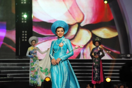 Thí sinh Hoa hậu Việt Nam duyên dáng trong tà áo dài - 17 Bình Yên