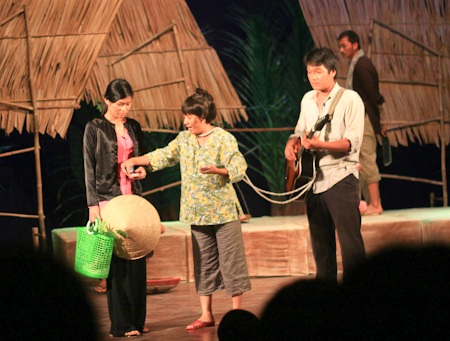 Đời Như Ý chưa thực sự "như ý" - 3 Một số hình ảnh trong vở kịch