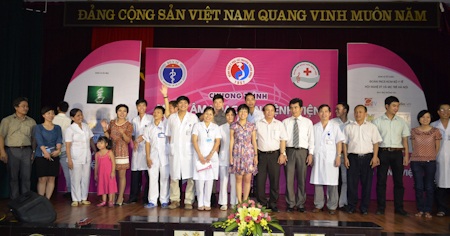 Trọng Tấn – Anh Thơ trở lại và hát trong... bệnh viện - 1 Trọng Tấn – Anh Thơ trở lại và hát trong... bệnh viện