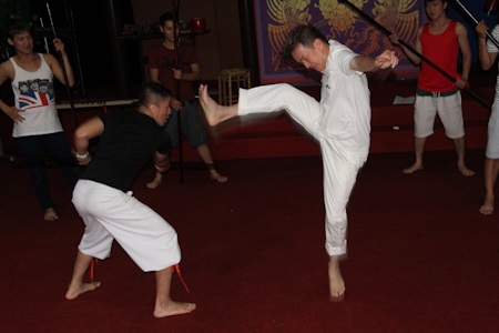 Cẩm Ly, Đan Trường, Đàm Vĩnh Hưng hăng say diễn... tuồng - 16 Để diễn tốt vở tuồng cổ, các nghệ sĩ phải luyện tập rất vất vả