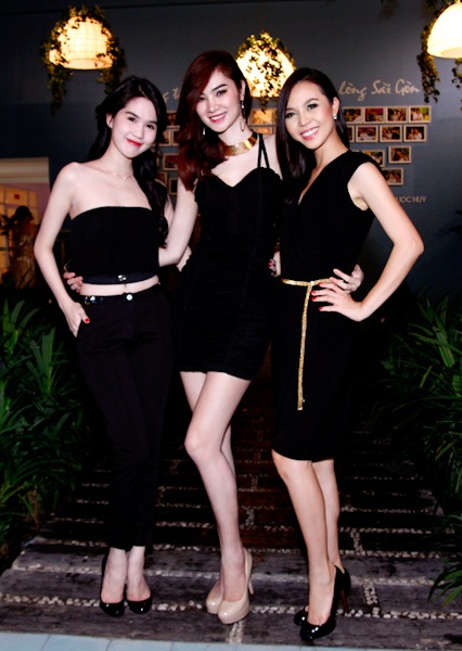 Ngọc Trinh cũng tới chúc mừng Ngọc Oanh