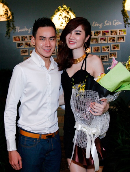 Người mẫu trẻ Hồng Phúc tới chúc mừng Ngọc Oanh