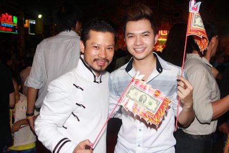 Nghệ sĩ tri ân ngày giỗ tổ - 14 Lễ giỗ tổ còn là dịp để các nghệ sĩ có thể gặp gỡ, hàn huyên