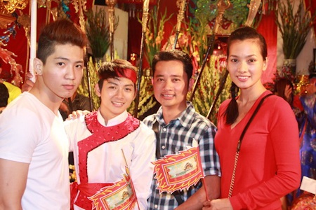 Nghệ sĩ tri ân ngày giỗ tổ - 16 Rất đông nghệ sĩ tới tham gia lễ giỗ tổ