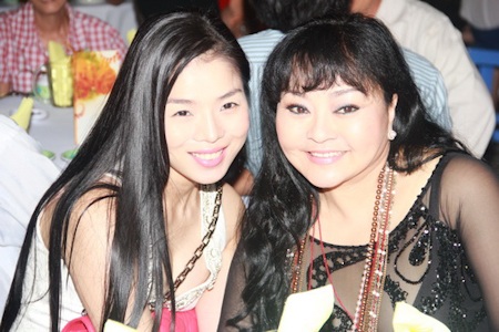 Nghệ sĩ tri ân ngày giỗ tổ - 3 Lệ Quyên, Hương Lan