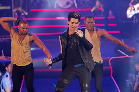 Ngoài những phần đơn ca ấn tượng, Aurea còn song ca cùng với Yoon G ca khúc