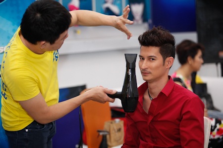 Hoàng Quyên "hát như lên đồng" - 1 Huy Khánh được tút tát trước khi lên hình