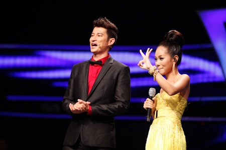 Hoàng Quyên "hát như lên đồng" - 15 Hoàng Quyên hát Ngày hôm nay