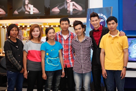 Hoàng Quyên "hát như lên đồng" - 2 Huy Khánh được tút tát trước khi lên hình