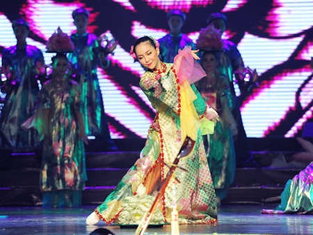 Linh Nga thăng hoa với Sen - 10 Linh Nga thăng hoa với Sen