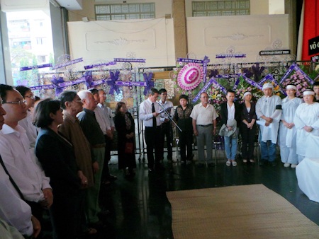 Âm nhạc tiễn đưa nhạc sĩ Hoàng Hiệp về cõi vĩnh hằng - 3 Rất đông vòng hoa đã được gửi tới