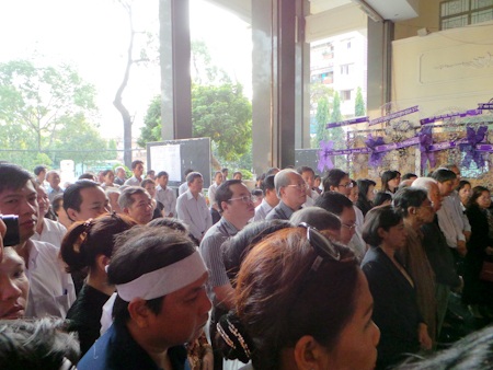 Âm nhạc tiễn đưa nhạc sĩ Hoàng Hiệp về cõi vĩnh hằng - 4 Rất đông vòng hoa đã được gửi tới