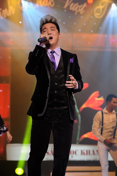 Mr Đàm dẫn học trò đi hát