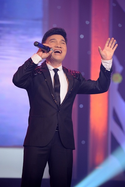 Mr Đàm dẫn học trò đi hát