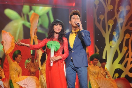 Mr Đàm dẫn học trò đi hát