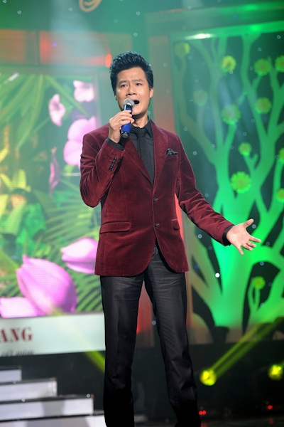 Mr Đàm dẫn học trò đi hát