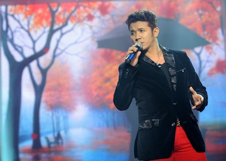 Mr Đàm dẫn học trò đi hát