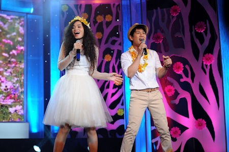 Mr Đàm dẫn học trò đi hát