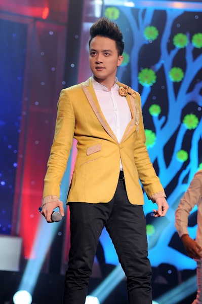 Mr Đàm dẫn học trò đi hát