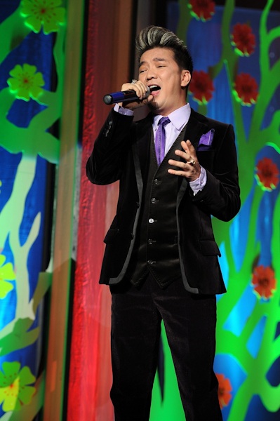 Mr Đàm dẫn học trò đi hát