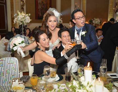Minh Tuyết rạng ngời trong lễ cưới tại Việt Nam - 21 Vợ chồng Minh Tuyết và những khách mời nổi tiếng