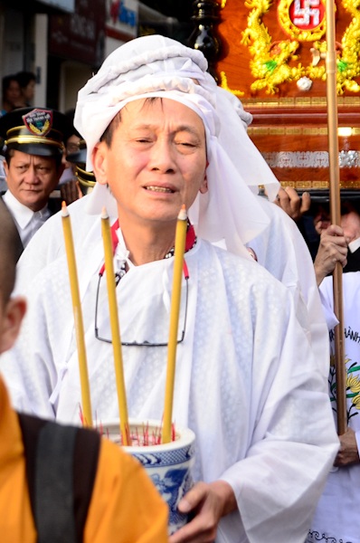 Nhiều nghệ sỹ tới viếng nhạc sỹ Phạm Duy - 11 Niềm đau thương hằn lên nét mặt của những người con nhạc sĩ Phạm Duy