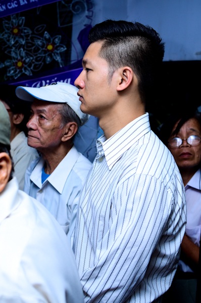 Nhiều nghệ sỹ tới viếng nhạc sỹ Phạm Duy - 6 Giáo sự Trần Văn Khê đến viếng người bạn thân thiết của mình