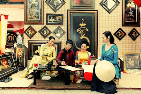 Tết 3 miền tại TPHCM - 12 Hay hình ảnh những ông đồ cho chữ luôn gắn liền với ngày đầu năm mới