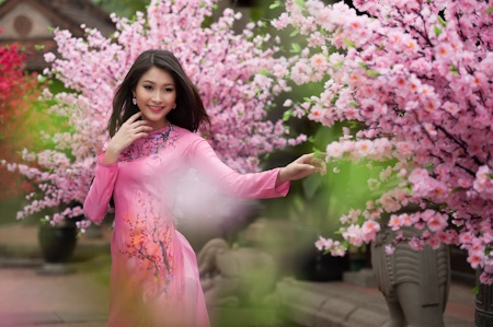 Hoa hậu Thu Thảo tự hào khi mặc áo dài du xuân - 12 Người đẹp miền tây sở hữu một nét đep hiền dịu như bản tính của người dân miền sông nước