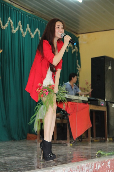 Vy Oanh hát trong… trại giam - 3 Người đẹp chia sẻ, cô thấy được những ánh mắt khao khát hoàn lương của các trại viên tại đây