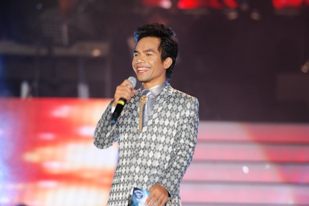 Ya Suy lên ngôi Thần tượng: “Cú tát” vào làng showbiz - 1 Ya Suy là quán quân mùa 2012 của Vietnam Idol