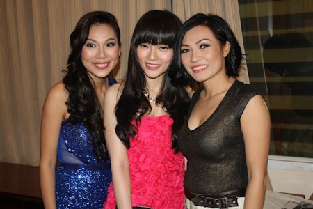 Thu Thủy (giữa) trong buổi họp báo diễn ra tối qua 8/3