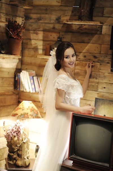Vy Oanh mặc áo cô dâu - 10 Một số hình ảnh Vy Oanh trong bộ váy cưới