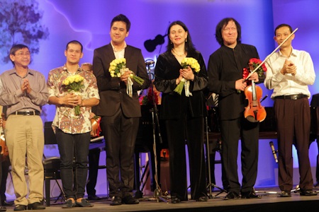 Ê kíp chương trình Những giai điệu vượt thời gian