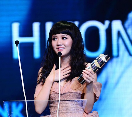 Hoài Linh lập cú đúp tại HTV Awards - 11 Giải thưởng này thuộc về Văn Mai Hương