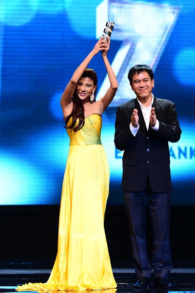 Hoài Linh lập cú đúp tại HTV Awards - 22 Thuý Diễm đoạt giải Triển vọng