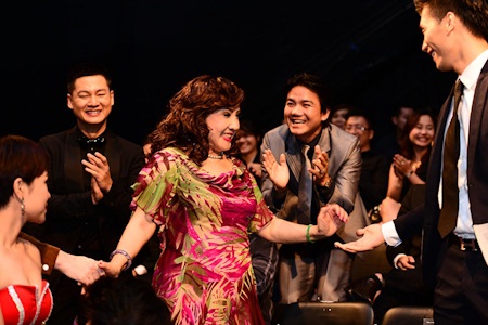 Hoài Linh lập cú đúp tại HTV Awards - 19 NSND Lệ Thuỷ giành chiến thắng ở hạng mục Nữ nghệ sĩ Cải lương