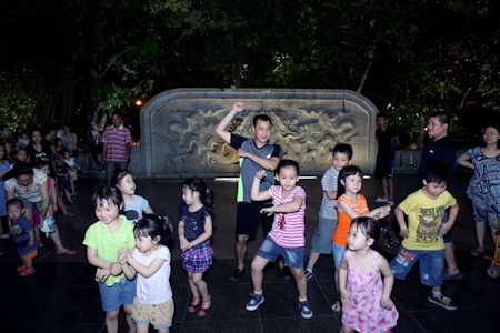 Tự Long, Thái Thuỳ Linh cũng nhảy Gangnam Style - 8 Tự Long rất hào hứng với dự án vì an toàn cho trẻ em này